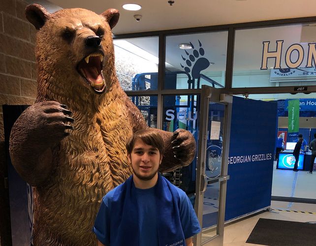 Male student with grizzly in fitness centre